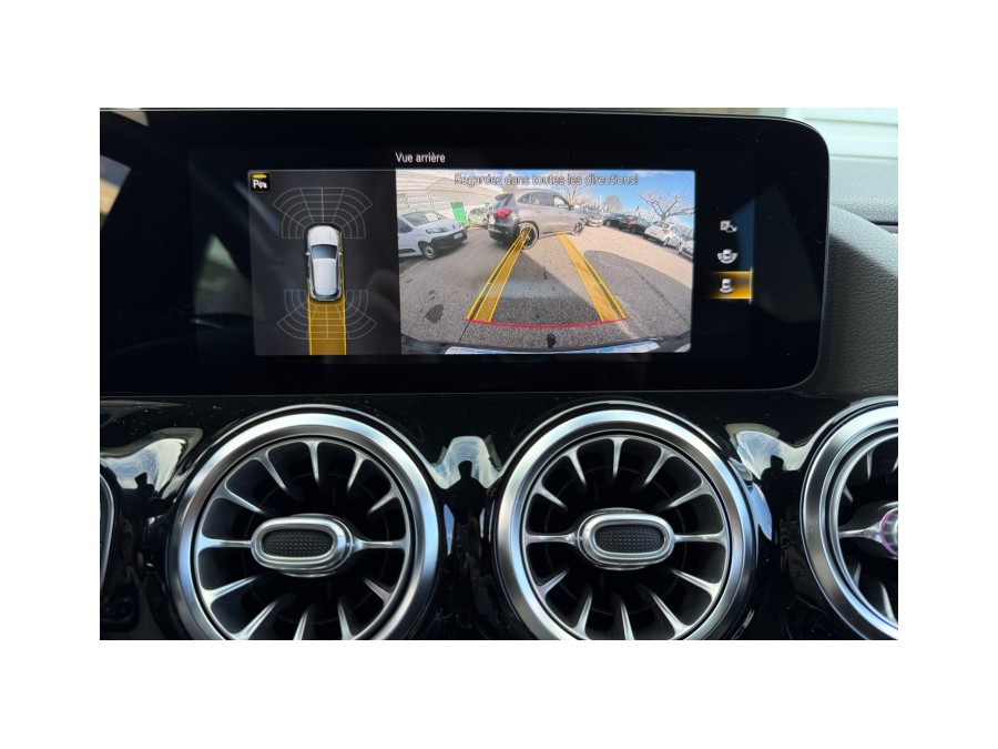 MERCEDES d'occasion CLASSE GLA II GLA 200 AMG LINE DCT de 2020 Salon