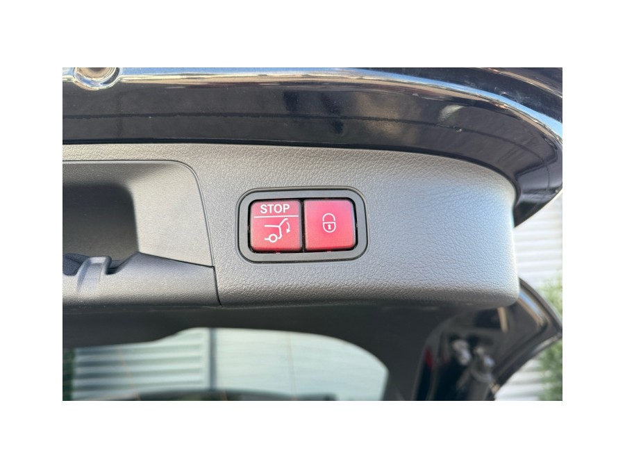 MERCEDES d'occasion CLASSE GLA II GLA 200 AMG LINE DCT de 2020 Salon