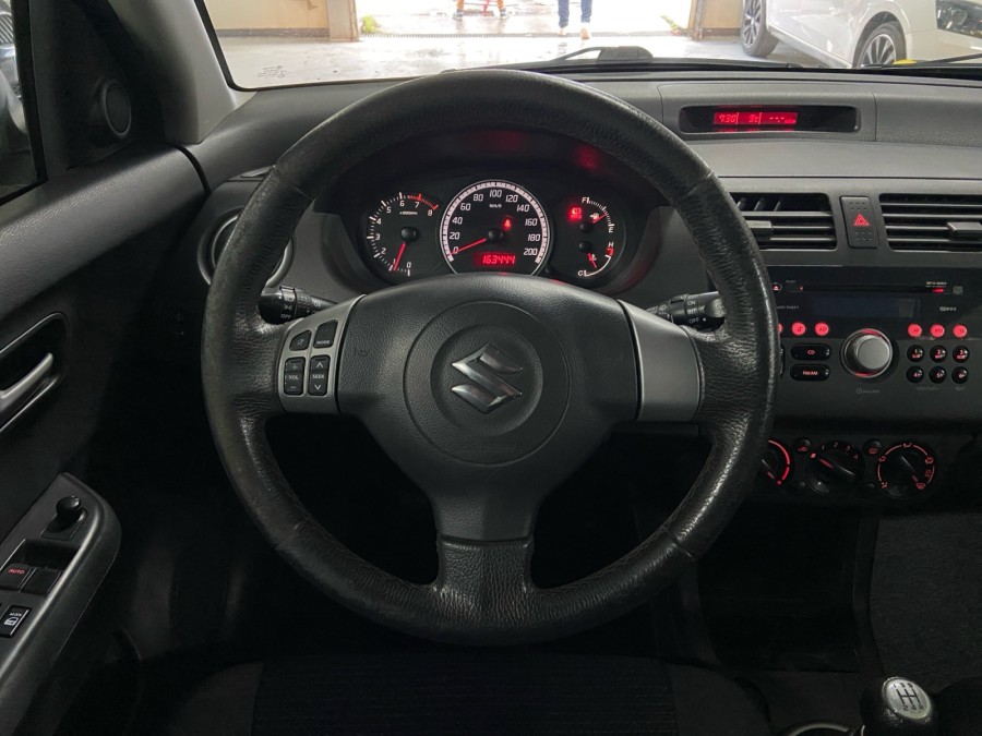 SUZUKI d'occasion SWIFT 1.3 VVT 93 ANNIVERSARY de 2010 Brest (29)﻿