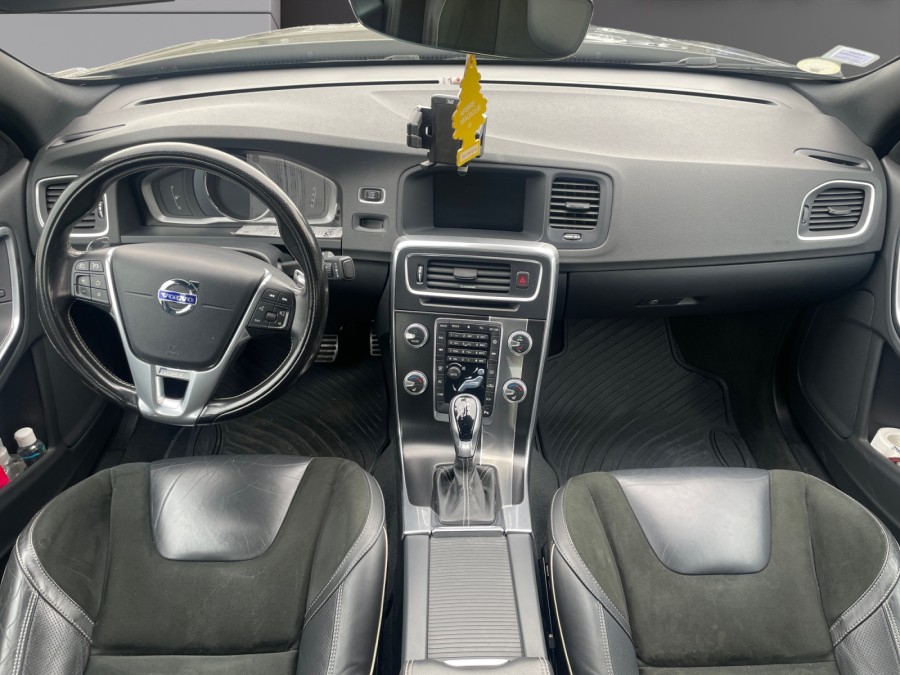 VOLVO d'occasion S60 D3 150 ch R-DESIGN GEARTRONIC de 2016 Royan (17)﻿