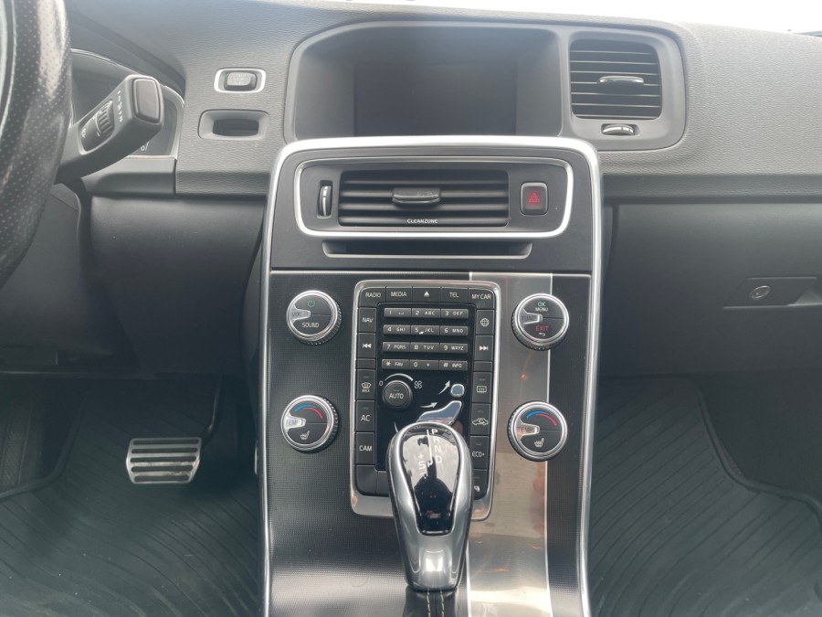 VOLVO d'occasion S60 D3 150 ch R-DESIGN GEARTRONIC de 2016 Royan (17)﻿
