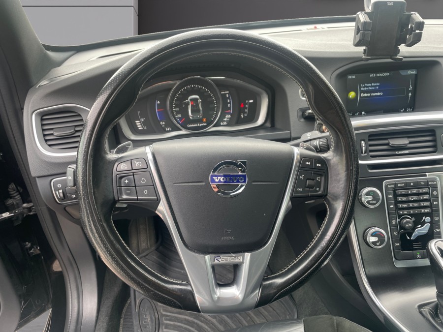 VOLVO d'occasion S60 D3 150 ch R-DESIGN GEARTRONIC de 2016 Royan (17)﻿