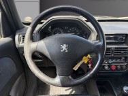 PEUGEOT d'occasion 106 S16 1.6E 16V de 1999 Salon de Provence (13)﻿