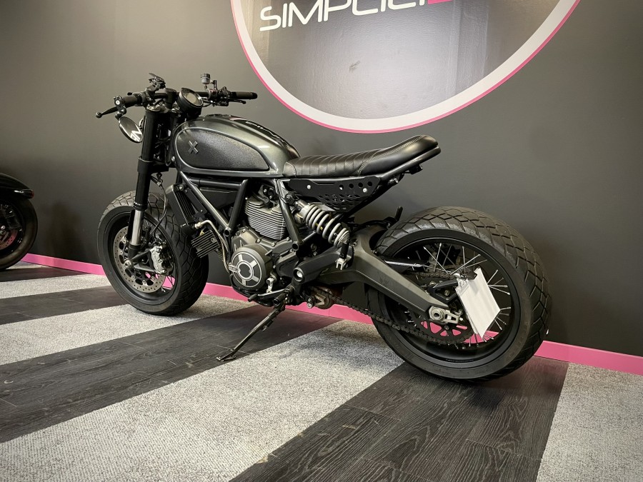 DUCATI d'occasion SCRAMBLER DUCATI SCRAMBLER CUSTOM de 2017 Lyon