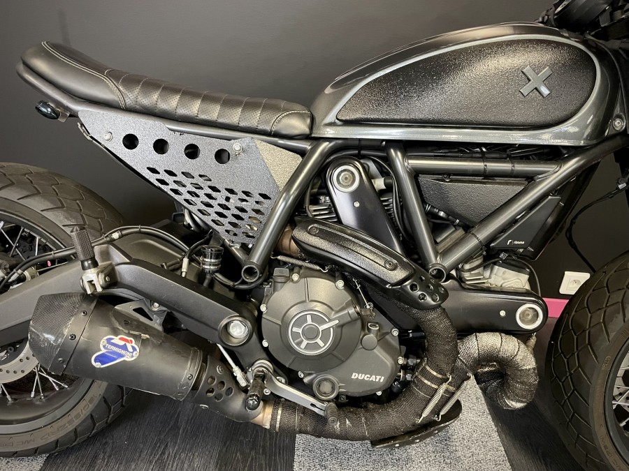 DUCATI d'occasion SCRAMBLER DUCATI SCRAMBLER CUSTOM de 2017 Lyon