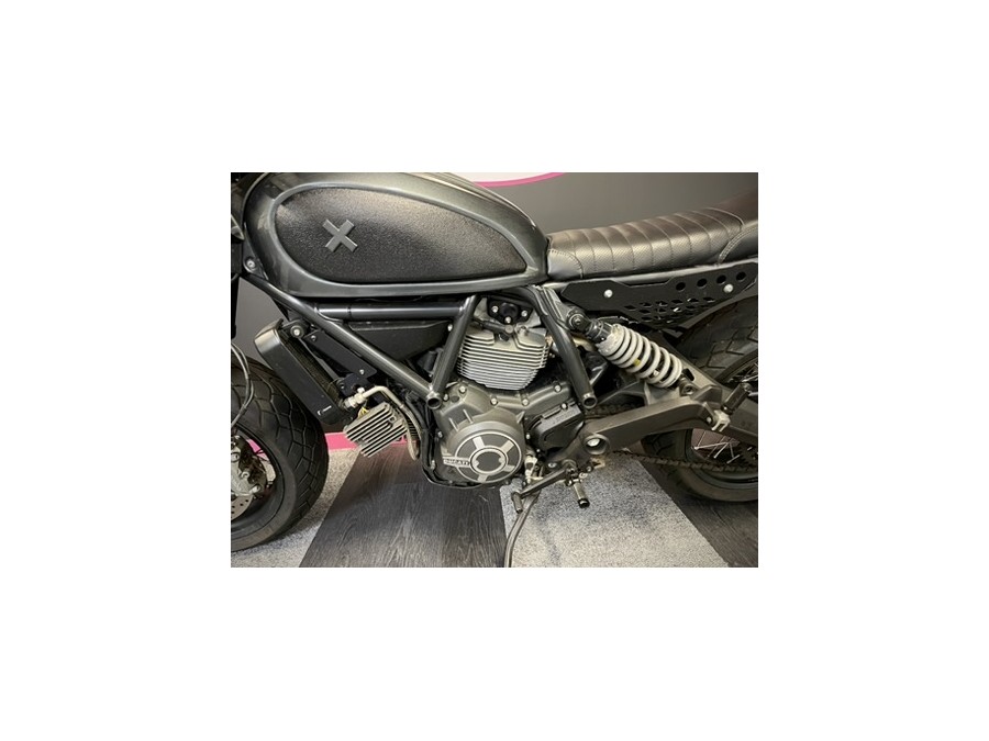 DUCATI d'occasion SCRAMBLER DUCATI SCRAMBLER CUSTOM de 2017 Lyon