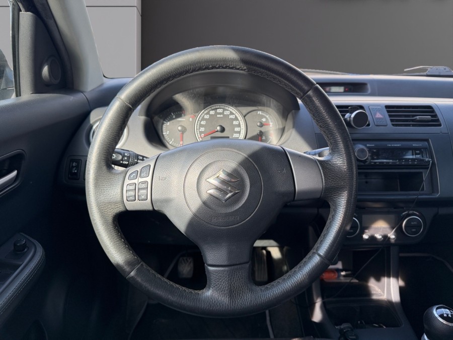 SUZUKI d'occasion SWIFT 1.3 DDIS 75 SWIFT IN THE CITY de 2008 Frejus