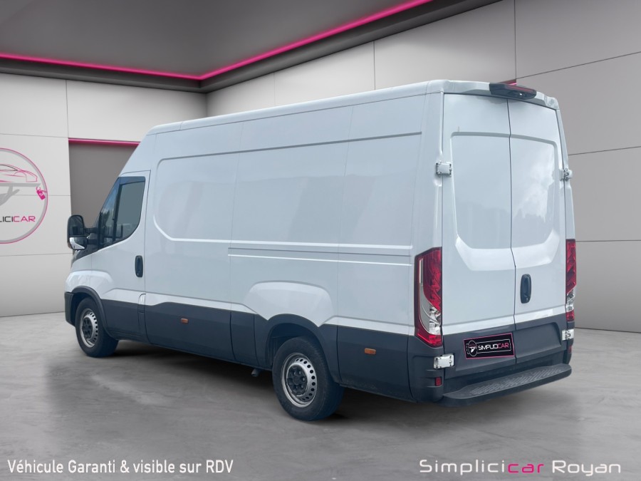 IVECO d'occasion DAILY CLASSE S 35S10V13 de 2022 Royan (17)﻿