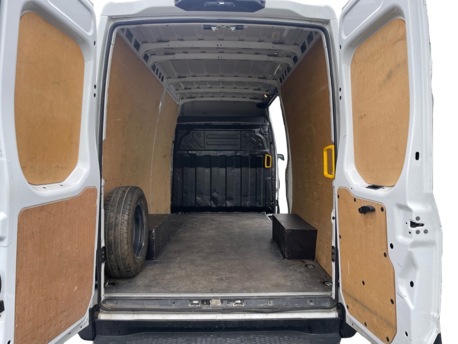 IVECO d'occasion DAILY CLASSE S 35S10V13 de 2022 Royan (17)﻿