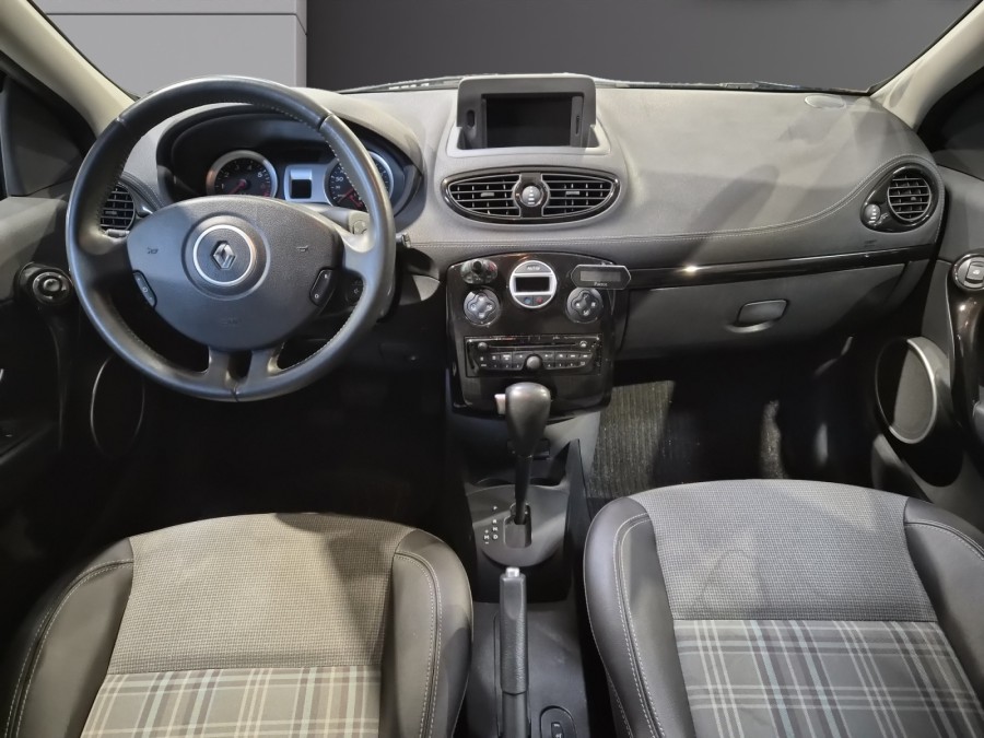 RENAULT d'occasion CLIO XV DE FRANCE 1.6 16V BA de 2011 Fontainebleau