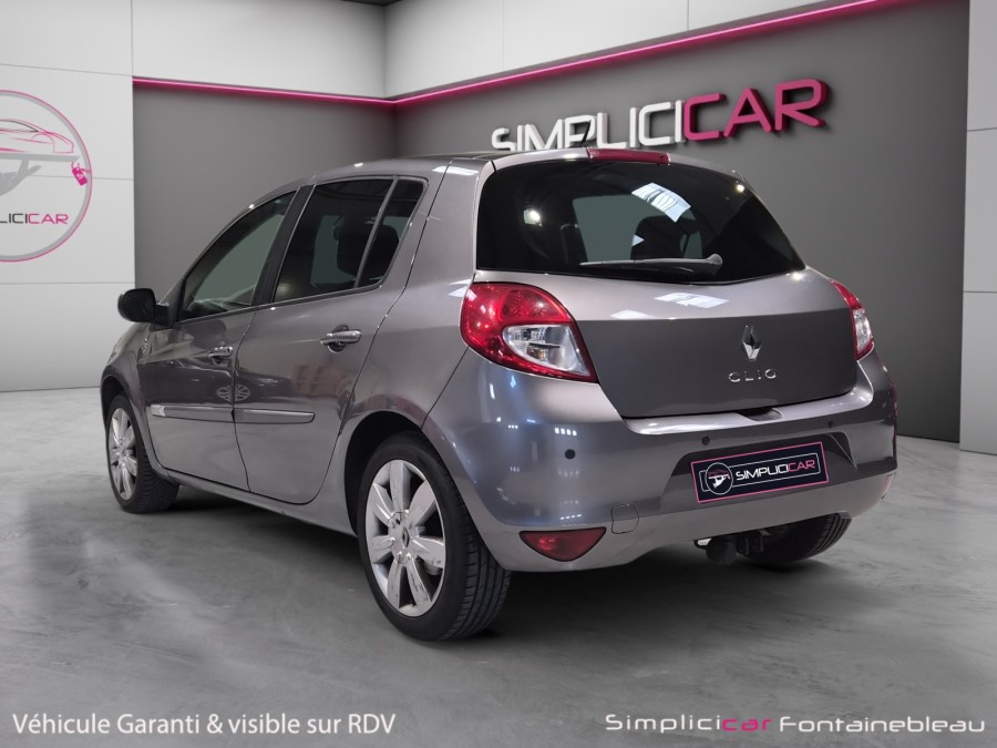 RENAULT d'occasion CLIO XV DE FRANCE 1.6 16V BA de 2011 Fontainebleau