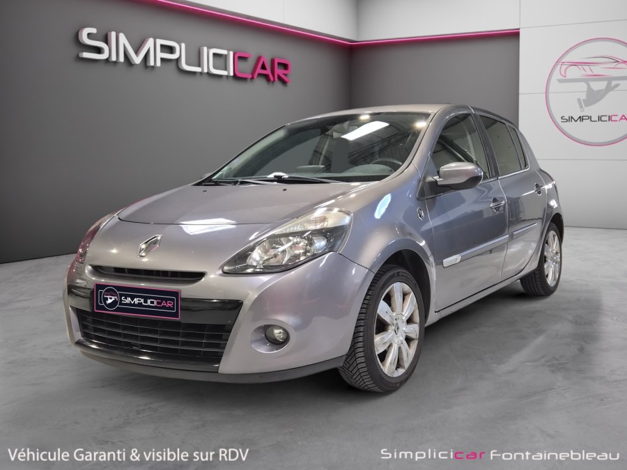 RENAULT d'occasion CLIO XV DE FRANCE 1.6 16V BA de 2011 Fontainebleau