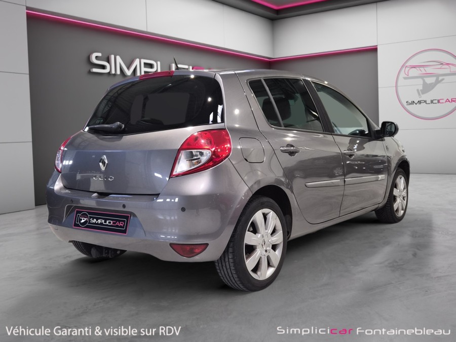 RENAULT d'occasion CLIO XV DE FRANCE 1.6 16V BA de 2011 Fontainebleau