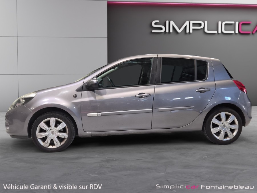 RENAULT d'occasion CLIO XV DE FRANCE 1.6 16V BA de 2011 Fontainebleau
