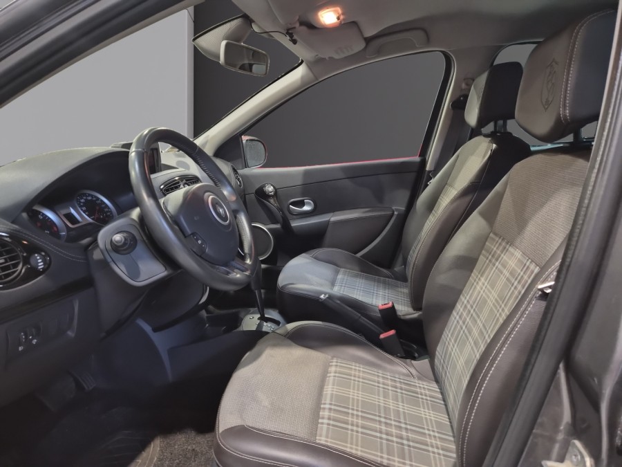 RENAULT d'occasion CLIO XV DE FRANCE 1.6 16V BA de 2011 Fontainebleau