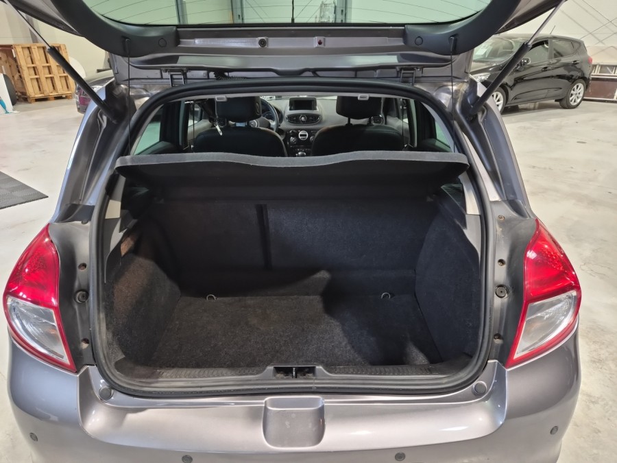 RENAULT d'occasion CLIO XV DE FRANCE 1.6 16V BA de 2011 Fontainebleau