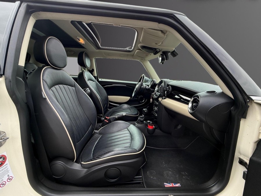 MINI d'occasion MINI COOPER 122 PACK RED HOT CHILI BVA de 2011 Rennes