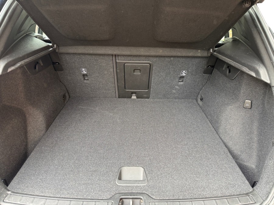 VOLVO d'occasion XC40 T2 129 ESSENTIAL GEARTRONIC de 2020 Cannes (06)﻿