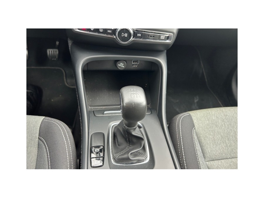 VOLVO d'occasion XC40 T2 MOMENTUM BUSINESS de 2021 Champigny sur