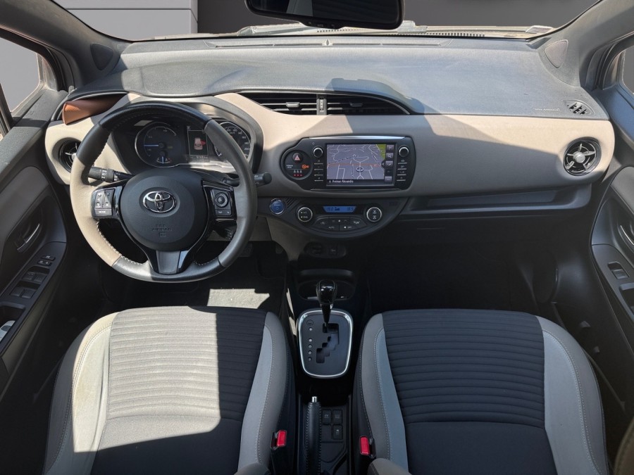 TOYOTA d'occasion YARIS 100H collection de 2018 Cannes (06)﻿