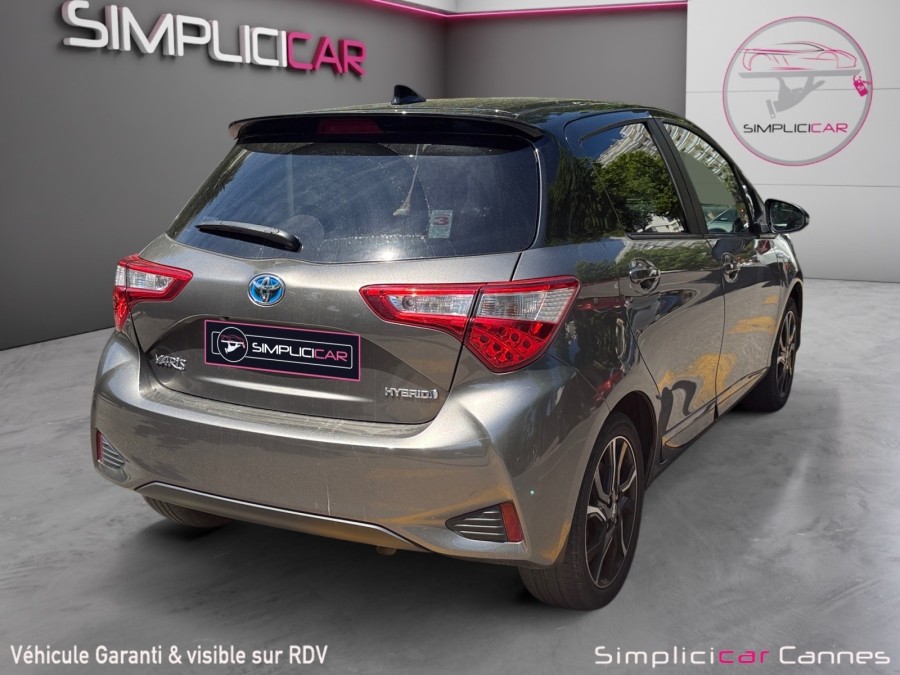 TOYOTA d'occasion YARIS 100H collection de 2018 Cannes (06)﻿