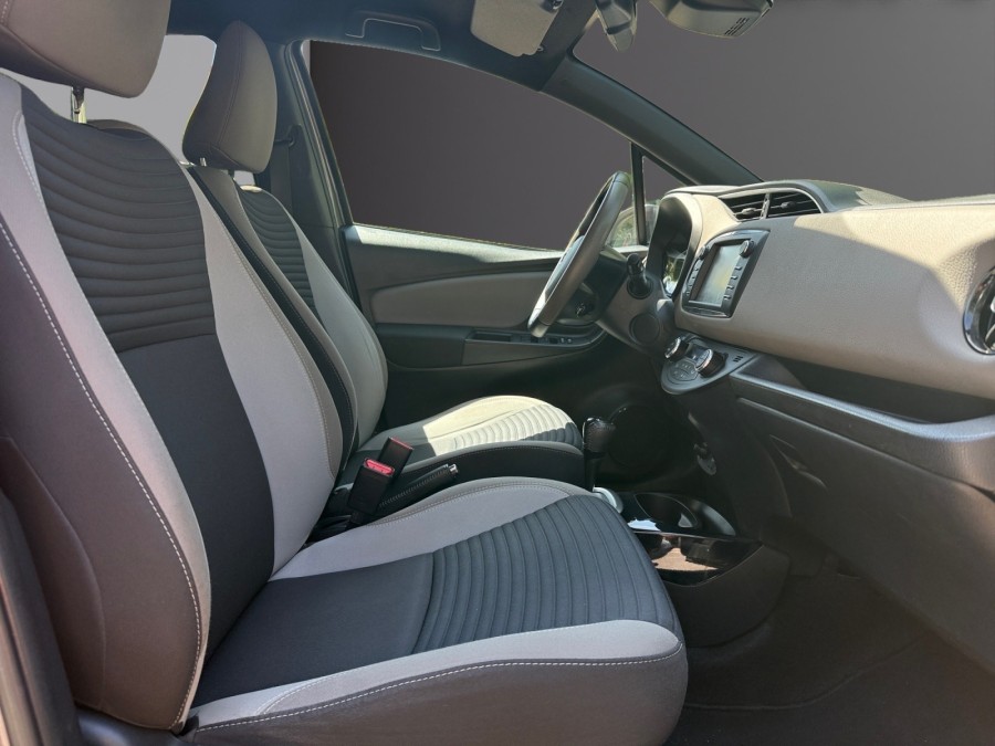 TOYOTA d'occasion YARIS 100H collection de 2018 Cannes (06)﻿