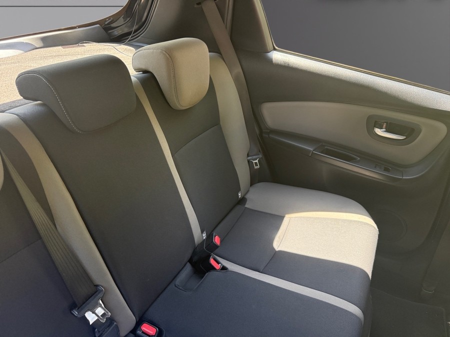 TOYOTA d'occasion YARIS 100H collection de 2018 Cannes (06)﻿