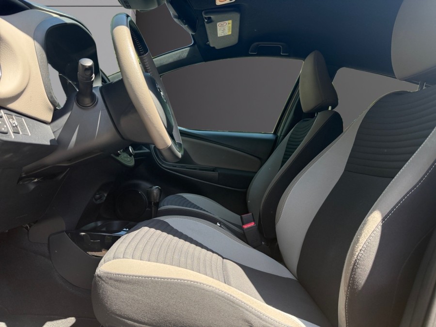 TOYOTA d'occasion YARIS 100H collection de 2018 Cannes (06)﻿