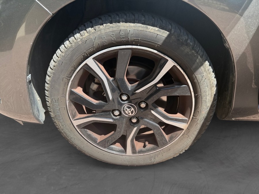 TOYOTA d'occasion YARIS 100H collection de 2018 Cannes (06)﻿