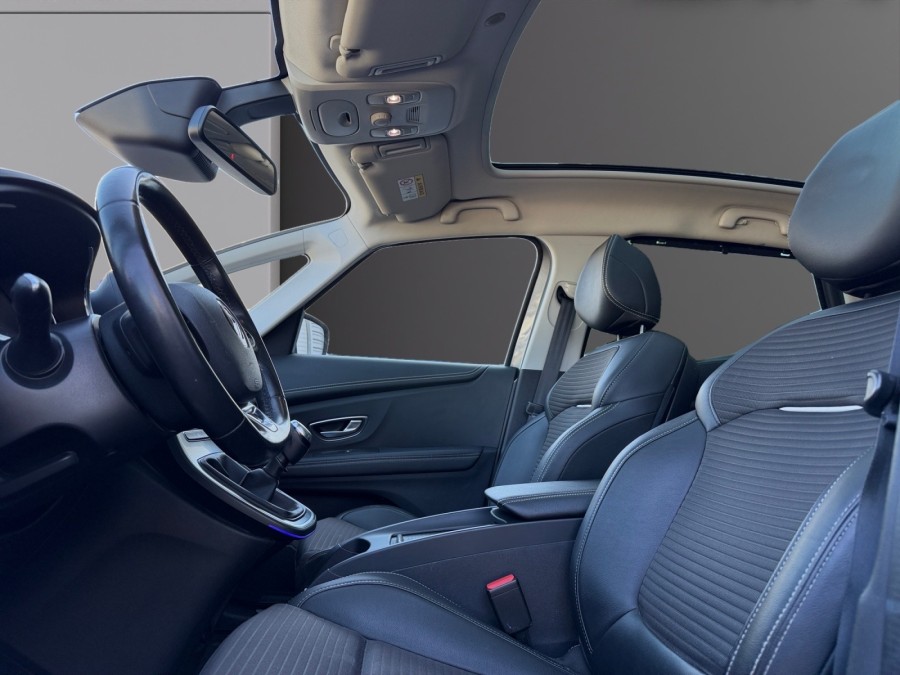 RENAULT d'occasion SCENIC 1.2 TCE 130 ZEN de 2017 Salon de Provence