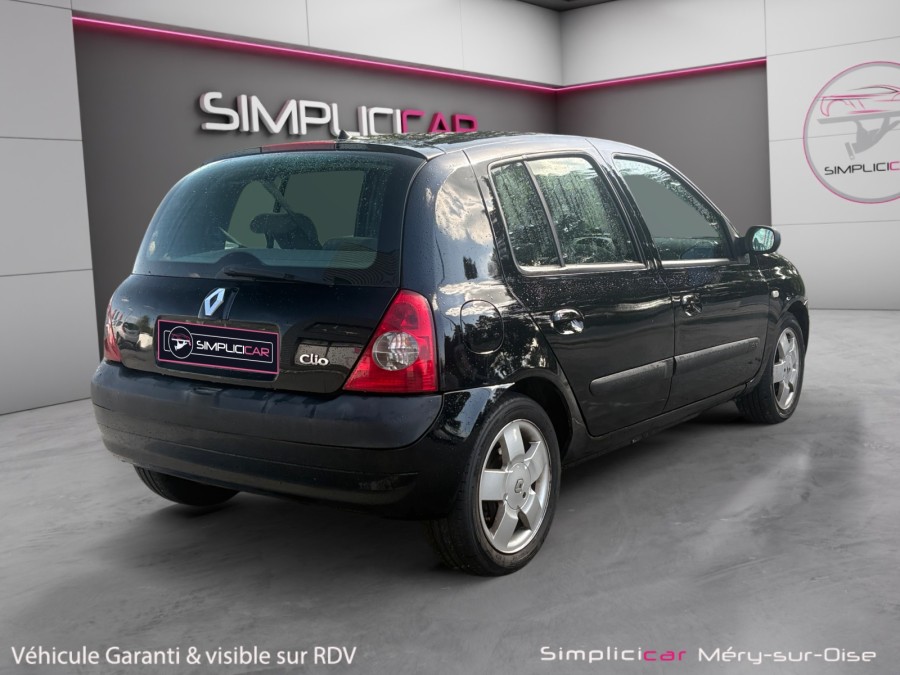 RENAULT d'occasion CLIO CONFORT PACK CLIM DYNAMIQUE 1.6 16V de 2004