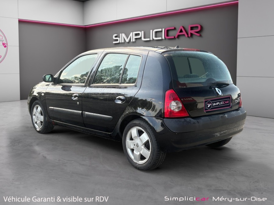 RENAULT d'occasion CLIO CONFORT PACK CLIM DYNAMIQUE 1.6 16V de 2004