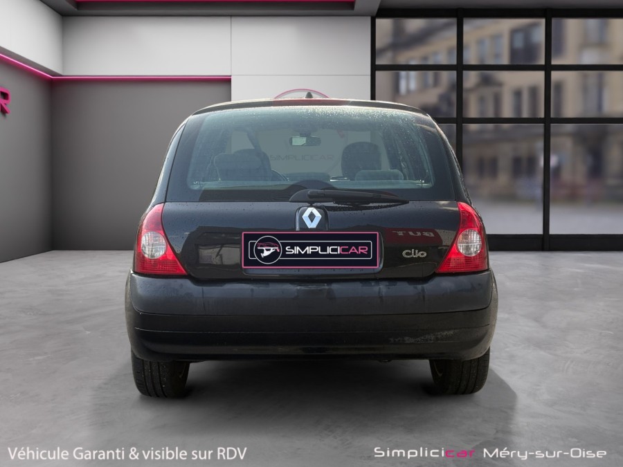 RENAULT d'occasion CLIO CONFORT PACK CLIM DYNAMIQUE 1.6 16V de 2004