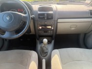 RENAULT d'occasion CLIO CONFORT PACK CLIM DYNAMIQUE 1.6 16V de 2004