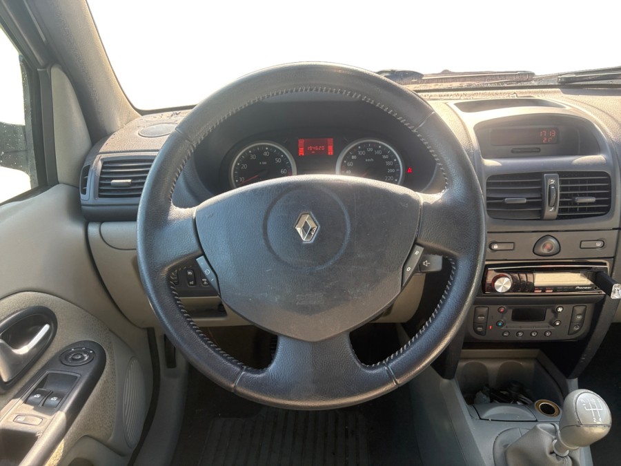 RENAULT d'occasion CLIO CONFORT PACK CLIM DYNAMIQUE 1.6 16V de 2004