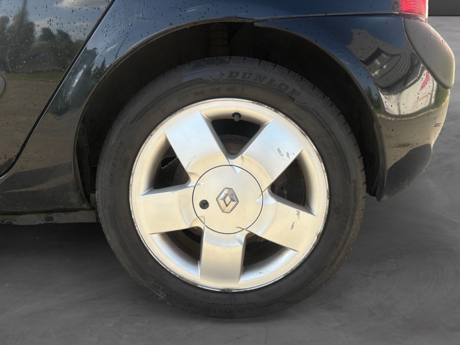 RENAULT d'occasion CLIO CONFORT PACK CLIM DYNAMIQUE 1.6 16V de 2004