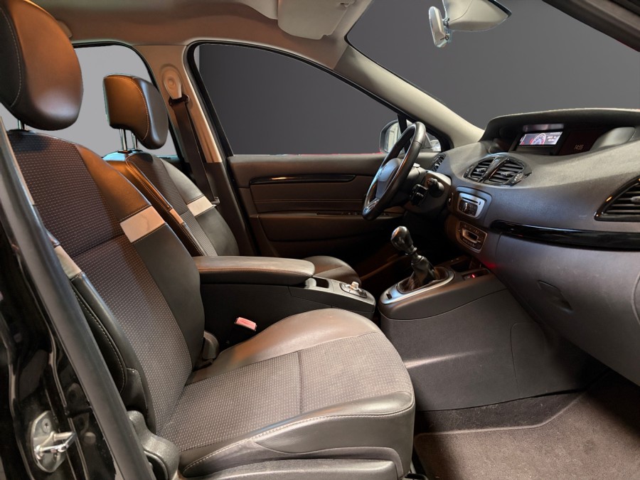 RENAULT d'occasion SCENIC 1.5 DCI 110 LOUNGE de 2015 Fontainebleau