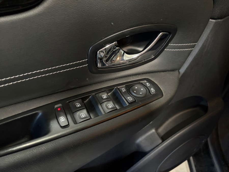 RENAULT d'occasion SCENIC 1.5 DCI 110 LOUNGE de 2015 Fontainebleau