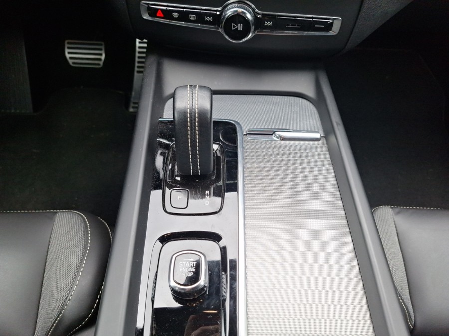 VOLVO d'occasion XC60 B4 D 197 PLUS STYLE DARK GEARTRONIC PH2 de 2022