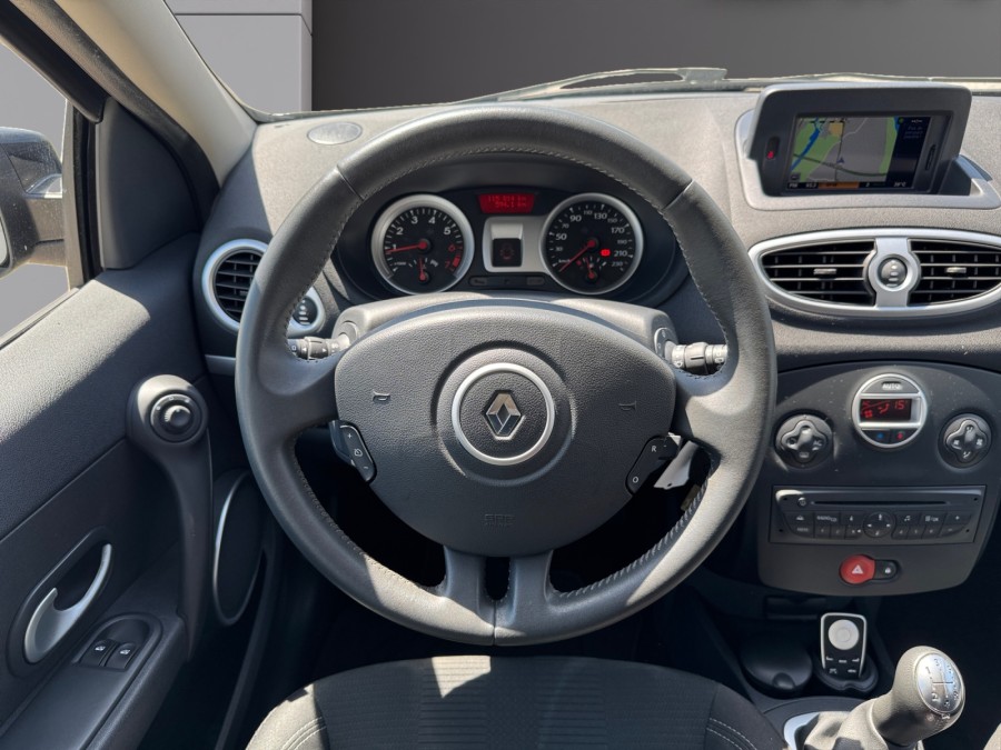 RENAULT d'occasion CLIO TOMTOM TCE 100 de 2011 Orleans (45)﻿