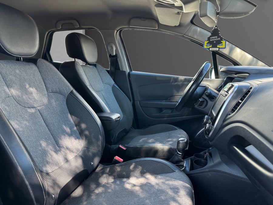 RENAULT d'occasion CAPTUR 1.2 TCE 120 INTENS EDC de 2018 Salon de