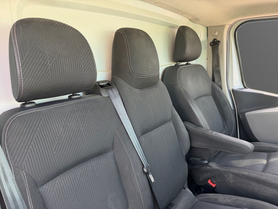 RENAULT d'occasion TRAFIC L1H1 1.6 DCI 140 CONFORT de 2017 Pontarlier