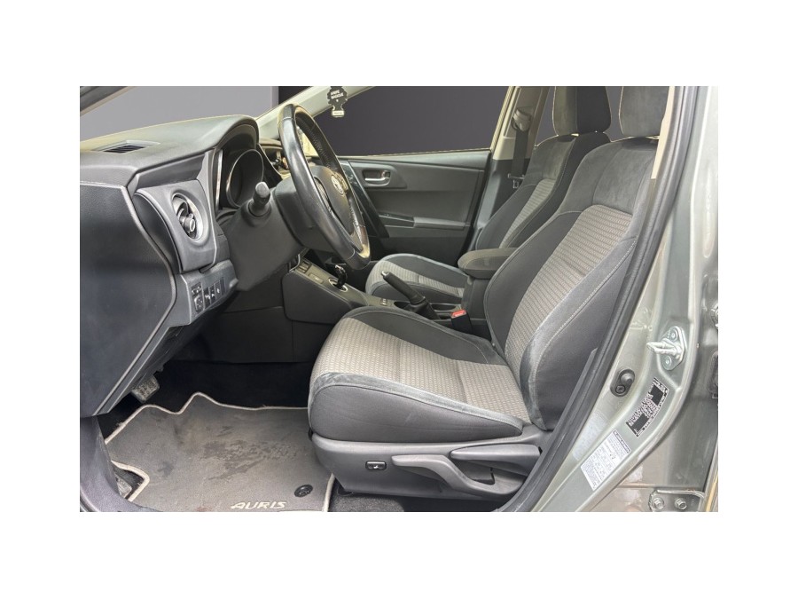 TOYOTA d'occasion AURIS 136H COLLECTION de 2018 Nice (06)﻿