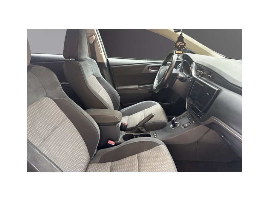 TOYOTA d'occasion AURIS 136H COLLECTION de 2018 Nice (06)﻿
