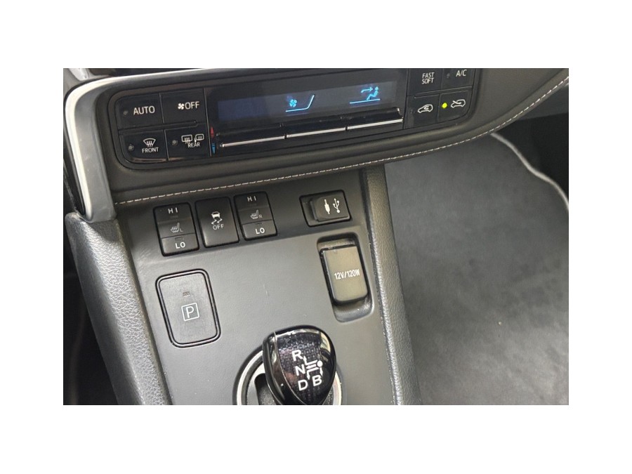 TOYOTA d'occasion AURIS 136H COLLECTION de 2018 Nice (06)﻿