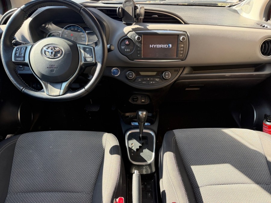 TOYOTA d'occasion YARIS 100H DYNAMIC BUSINESS de 2017 Cannes (06)﻿