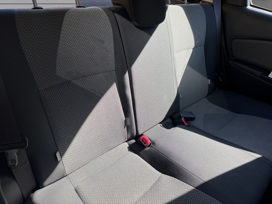 TOYOTA d'occasion YARIS 100H DYNAMIC BUSINESS de 2017 Cannes (06)﻿