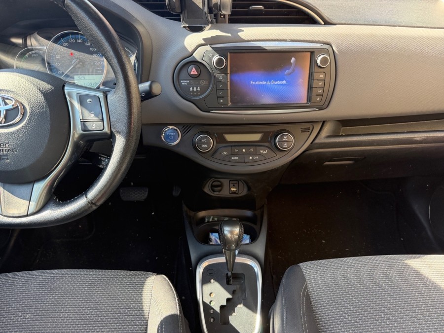 TOYOTA d'occasion YARIS 100H DYNAMIC BUSINESS de 2017 Cannes (06)﻿