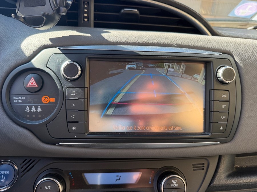 TOYOTA d'occasion YARIS 100H DYNAMIC BUSINESS de 2017 Cannes (06)﻿