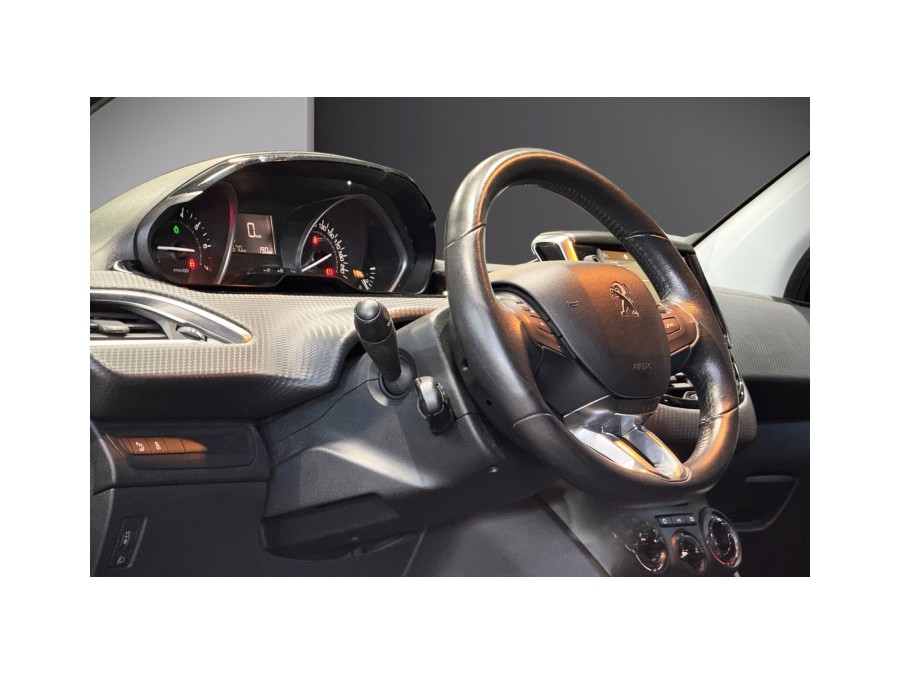 PEUGEOT d'occasion 2008 1.2 PURE TECH 82 ACTIVE BUSINESS de 2017